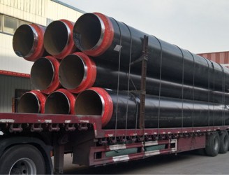 聚氨酯保溫管由輸送介質(zhì)的工作鋼管、硬質(zhì)聚氨酯泡沫塑料保溫層、高密度聚乙烯外護(hù)管緊密結(jié)合而成。第一層：工作鋼管層根據(jù)設(shè)計(jì)和客戶(hù)的要求一般選用無(wú)縫鋼管、螺旋縫埋弧焊鋼管和直縫鋼管。鋼管表面經(jīng)過(guò)先進(jìn)的拋丸除