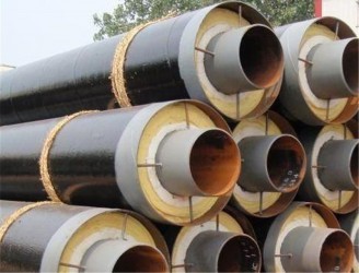 鋼套鋼蒸汽復(fù)合保溫管是由外護(hù)鋼管加鋼管防腐、保溫層及內(nèi)工作鋼管組合而成。鋼套鋼蒸汽復(fù)合保溫管適用于輸送2.5MPa、350℃以下的蒸汽或其它介質(zhì)，該產(chǎn)品用鋼管做外防護(hù)層，具有強(qiáng)度高，不易損壞，施工檢修